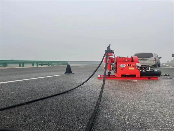 甘德马路路基路面开裂下沉注浆加固灌浆